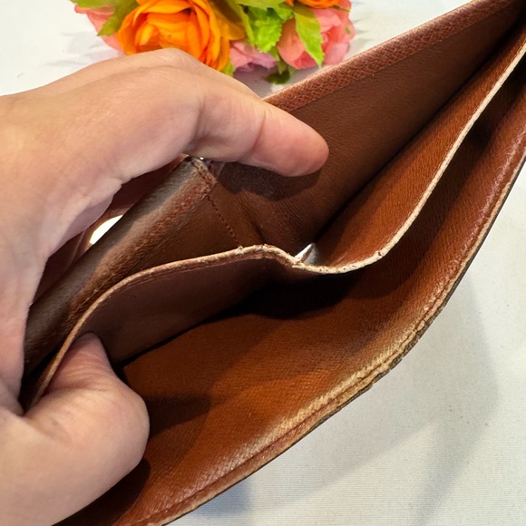Authentic Louis Vuitton men’s wallet - Picture 10 of 12